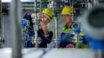 In BASF’s ChemCyclingTM project, plastic waste is transformed into pyrolysis oil using a thermochemical process. The oil can be fed in the BASF Verbund, replacing fossil resources. Using a mass balance approach, new products are manufactured with it. These have the same properties as products from fossil raw materials. BASF works together with partners such as Quantafuel, a start-up headquartered in Oslo, Norway. Quantafuel is specialized in the pyrolysis of mixed plastic waste and the integrated purification of the resulting oil.Rasmus Kærsgaard (left), Plant Director, Quantafuel, and Dr. Michael Bachtler (right), who is working on BASF’s ChemCyclingTM project, in Quantafuel’s pyrolysis and purification plant in Skive, Denmark. In BASF’s ChemCyclingTM project, plastic waste is transformed into pyrolysis oil using a thermochemical process. The oil can be fed in the BASF Verbund, replacing fossil resources. Using a mass balance approach, new products are manufactured with it. These have the same properties as products from fossil raw materials. BASF works together with partners such as Quantafuel, a start-up headquartered in Oslo, Norway. Quantafuel is specialized in the pyrolysis of mixed plastic waste and the integrated purification of the resulting oil.Rasmus Kærsgaard (left), Plant Director, Quantafuel, and Dr. Michael Bachtler (right), who is working on BASF’s ChemCyclingTM project, in Quantafuel’s pyrolysis and purification plant in Skive, Denmark.