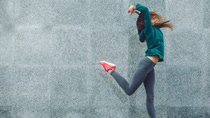 Fitness sport girl in fashion sportswear dancing hip hop in the street, outdoor sports, urban style; Shutterstock ID 516937213; purchase_order: 20221108; job: Präsentation; client: BASF SE, CM/K,  Nina Molitor; other: BASF SE, GBH/IM - D211, Matthias Baque Fitness sport girl in fashion sportswear dancing hip hop in the street, outdoor sports, urban style; Shutterstock ID 516937213; purchase_order: 20221108; job: Präsentation; client: BASF SE, CM/K,  Nina Molitor; other: BASF SE, GBH/IM - D211, Matthias Baque