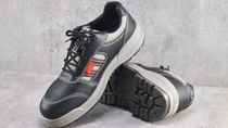 Safety shoe with a durable PU sole, combining comfort, protection, and slip-resistant performance for industrial applications. Safety shoe with a durable PU sole, combining comfort, protection, and slip-resistant performance for industrial applications.