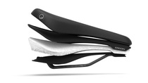Der ST Core Ultra: revolutionäre TwinShell-Technologie mit ergonomischem Kern. Zwei Schalen arbeiten isoliert voneinander in einer Sandwich-Konstruktion, schwimmend gelagert durch einen Hochleistungs-Elastomerdämpfer aus Infinergy®, einem von BASF entwickelten expandierten thermoplastischen Polyurethan, kurz E-TPU. Die untere Tragschale übernimmt die Funktion der Lastaufnahme, während die obere, flexible Sitzschale das Sitzpolster aufnimmt. Der Kern aus Infinergy® sorgt für direktes Ansprechverhalten bei geringem Gewicht. Optimale Druckverteilung auf den Sitzknochen, effiziente Tret-Ergonomie, hervorragende Vibrationsdämpfung und aktive Rückenschonung erstmals konsequent miteinander vereint.The ST Core Ultra: revolutionary TwinShell technology, with an ergonomic core. Two shells function in isolation from each other in a sandwich construction, held in a floating arrangement by a high-performance elastomer damper made of Infinergy®, an expanded thermoplastic polyurethane (E-TPU) developed by BASF. The lower, supporting shell performs a load-bearing function while the upper, flexible seat shell supports the padding. The core made of BASF’s Infinergy® ensures direct response at low weight. Optimized pressure distribution across the sit bones, efficient pedaling ergonomics, excellent vibration damping and active back protection systematically combined for the first time. Der ST Core Ultra: revolutionäre TwinShell-Technologie mit ergonomischem Kern. Zwei Schalen arbeiten isoliert voneinander in einer Sandwich-Konstruktion, schwimmend gelagert durch einen Hochleistungs-Elastomerdämpfer aus Infinergy®, einem von BASF entwickelten expandierten thermoplastischen Polyurethan, kurz E-TPU. Die untere Tragschale übernimmt die Funktion der Lastaufnahme, während die obere, flexible Sitzschale das Sitzpolster aufnimmt. Der Kern aus Infinergy® sorgt für direktes Ansprechverhalten bei geringem Gewicht. Optimale Druckverteilung auf den Sitzknochen, effiziente Tret-Ergonomie, hervorragende Vibrationsdämpfung und aktive Rückenschonung erstmals konsequent miteinander vereint.The ST Core Ultra: revolutionary TwinShell technology, with an ergonomic core. Two shells function in isolation from each other in a sandwich construction, held in a floating arrangement by a high-performance elastomer damper made of Infinergy®, an expanded thermoplastic polyurethane (E-TPU) developed by BASF. The lower, supporting shell performs a load-bearing function while the upper, flexible seat shell supports the padding. The core made of BASF’s Infinergy® ensures direct response at low weight. Optimized pressure distribution across the sit bones, efficient pedaling ergonomics, excellent vibration damping and active back protection systematically combined for the first time.