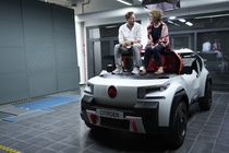 Light but robust parts made of Elastoglex® and Elastocoat®: hood, roof, trunk.